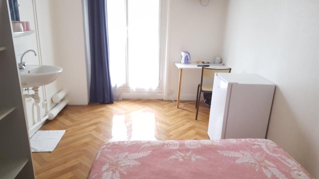 Hotel Feria Клиши Екстериор снимка