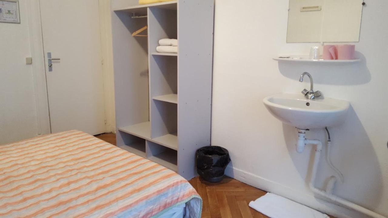 Hotel Feria Клиши Екстериор снимка