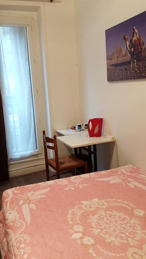 Hotel Feria Клиши Екстериор снимка