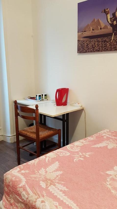 Hotel Feria Клиши Екстериор снимка